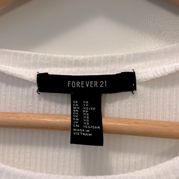 Forever 21 Ribbed T-Shirt, Short-Sleeve Scoop Neck Basic White Top, XS - Picture 4 of 4